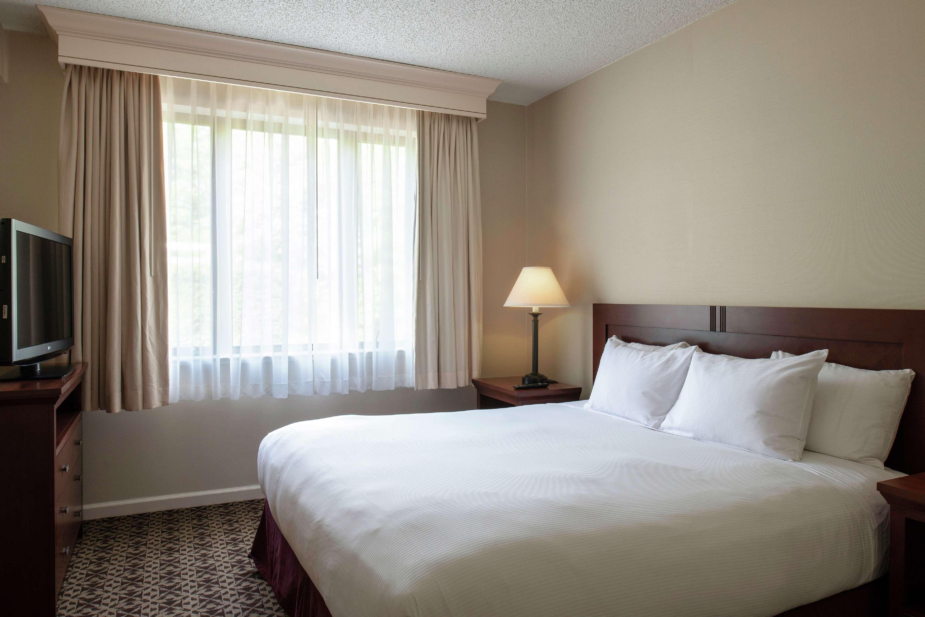 Deluxe, Suite, King Bed, Falls View