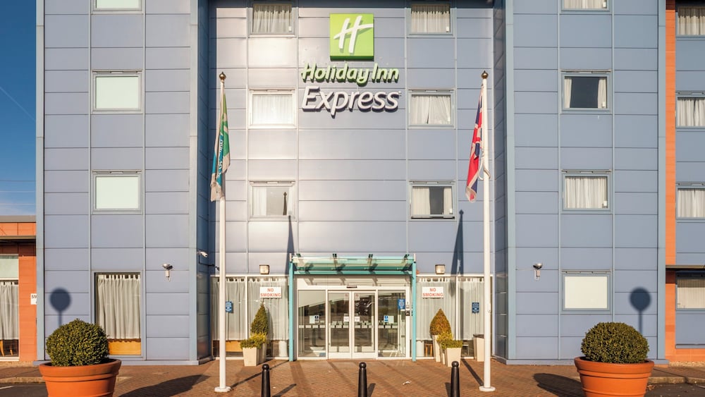 HOLIDAY INN EXPRESS KASSAM STADIUM 5/72