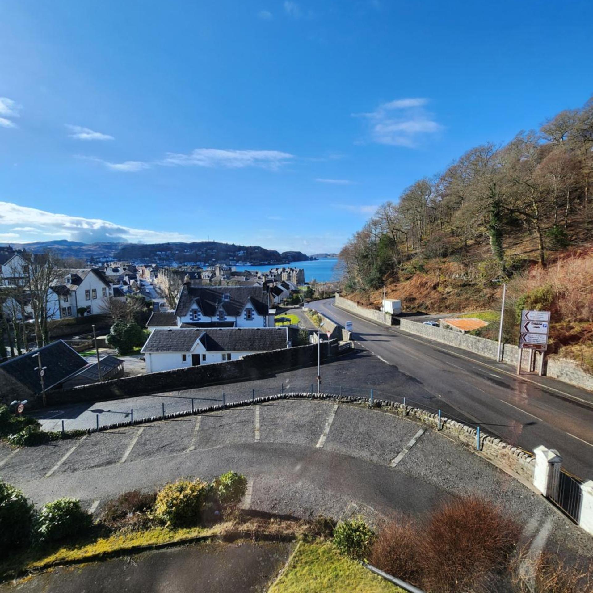 KINGS KNOLL HOTEL 48/53