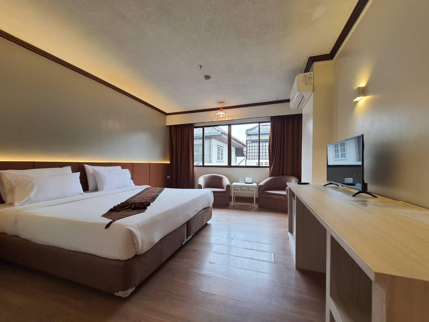 Deluxe, Queen Bed