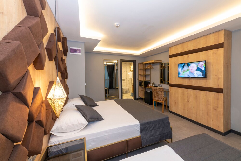 Fly And Stay Airport Hotel 4/55