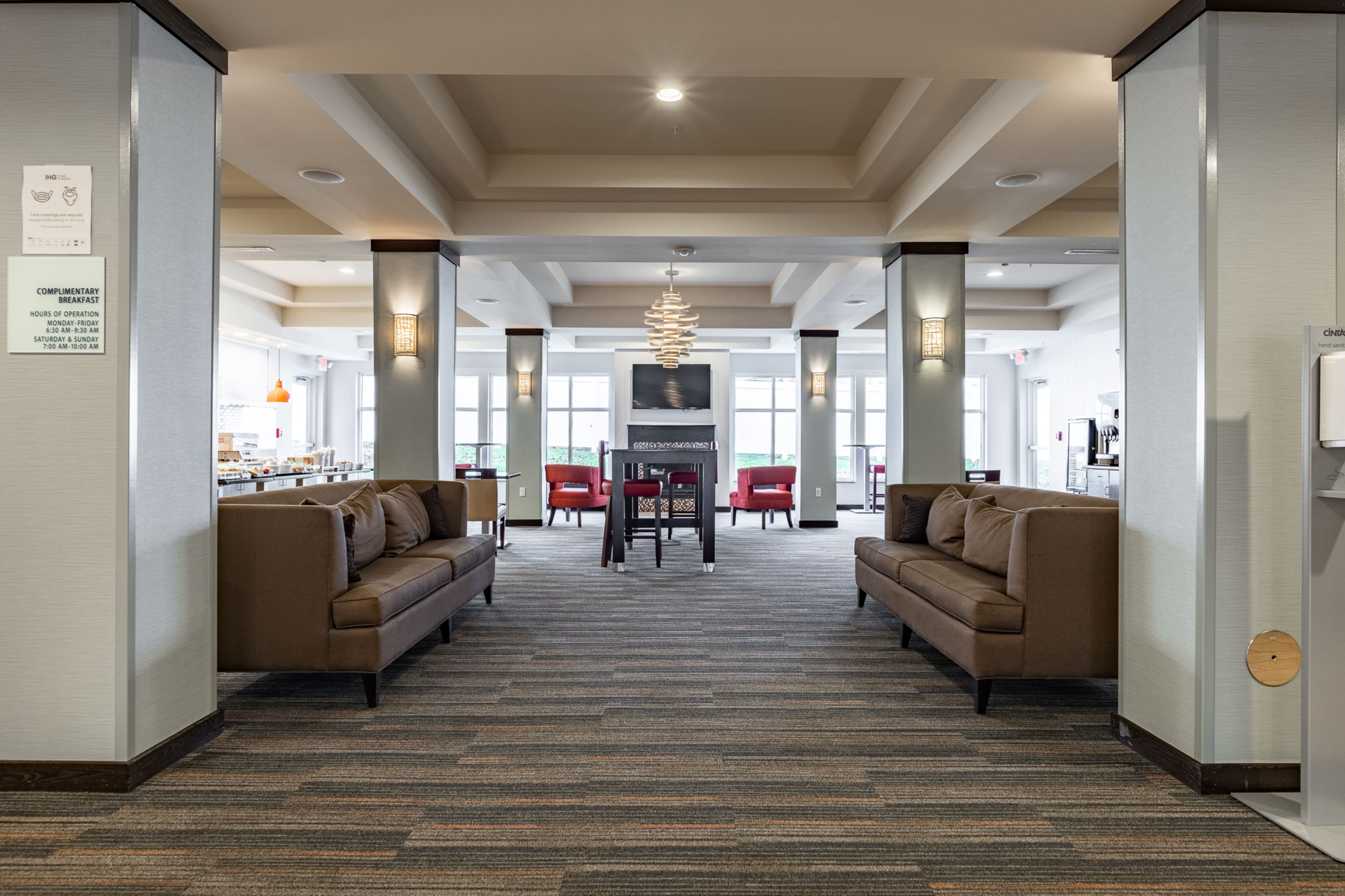 Holiday Inn Express & Suites New Martinsville 50/73