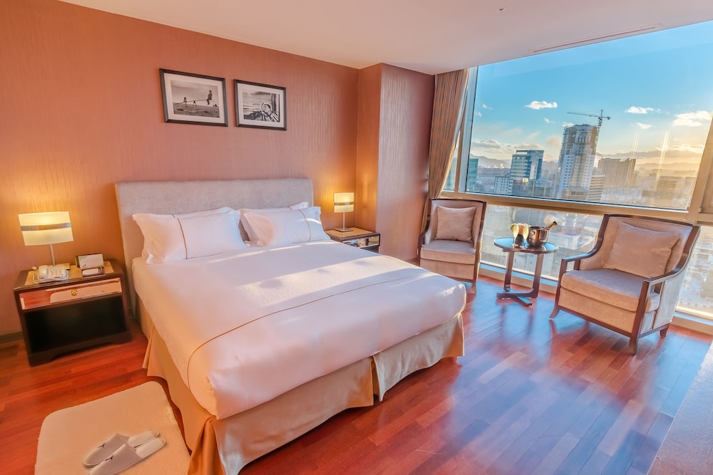 Blue Sky Hotel Tower 12/80