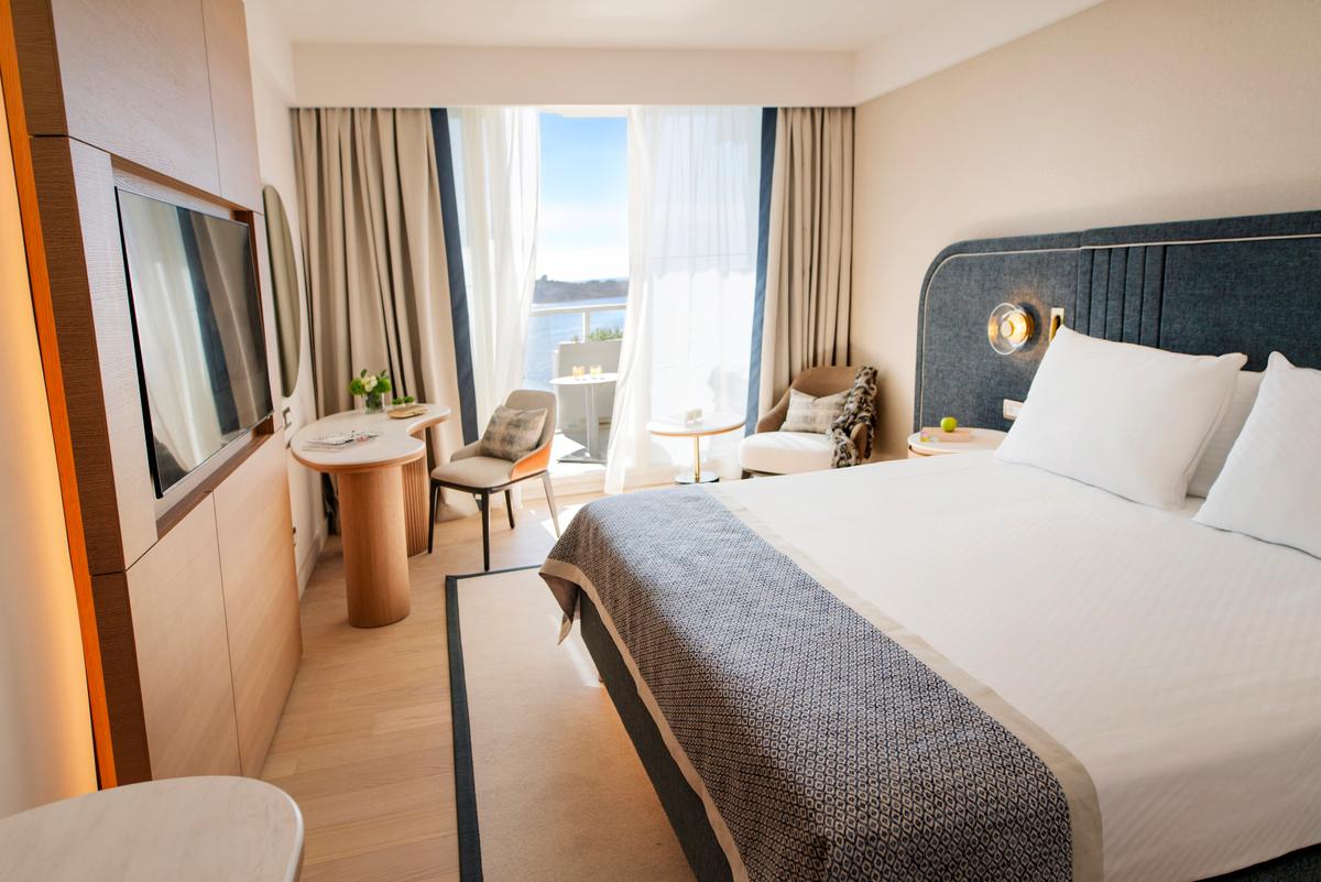 Plus, Deluxe, Queen Bed, Sea View, Balcony