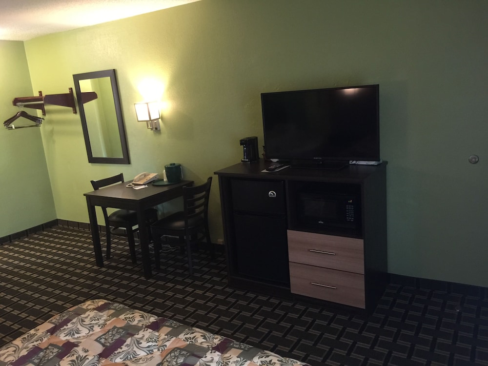 University Manor Inn 2/19