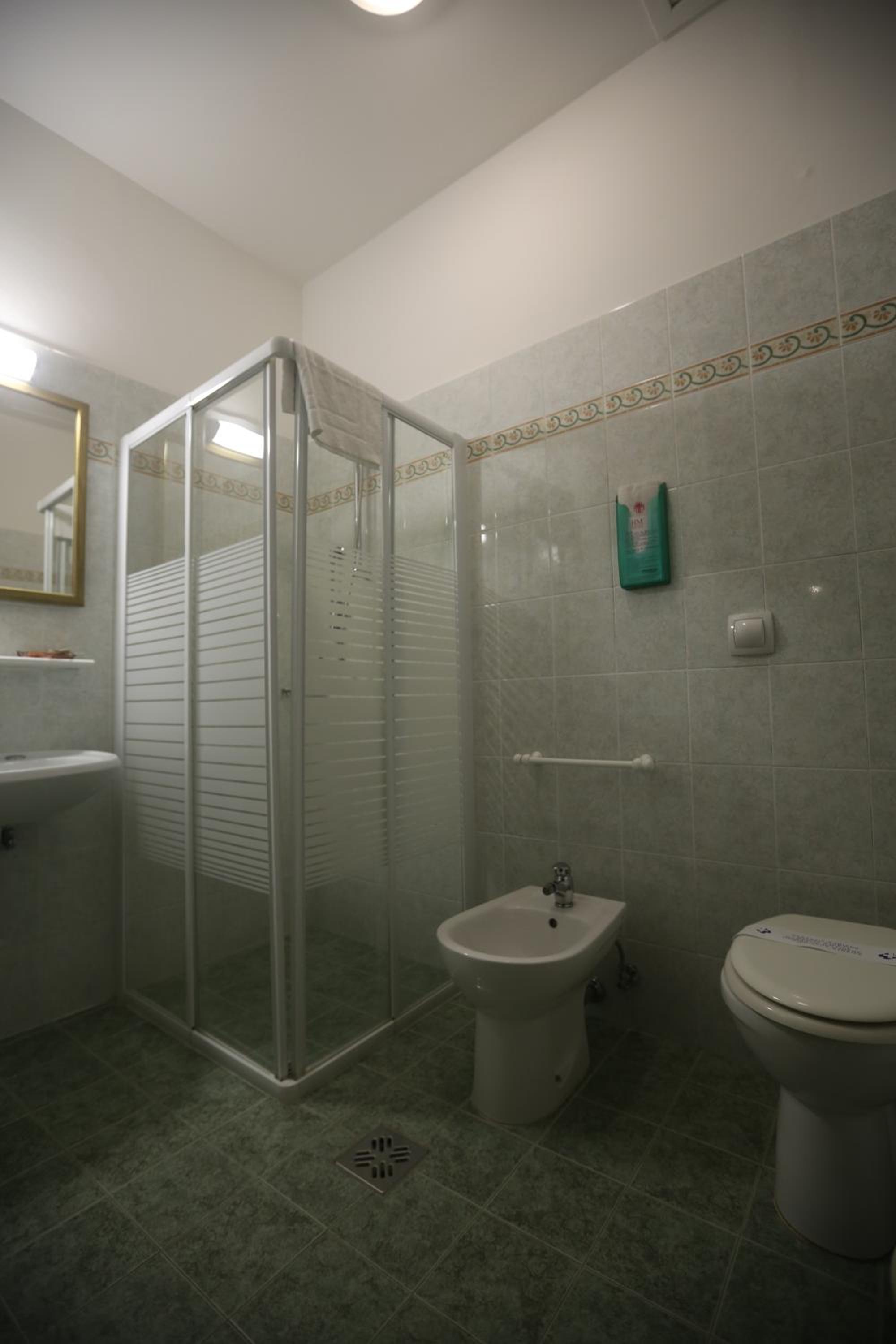 Small Double, External Bathroom