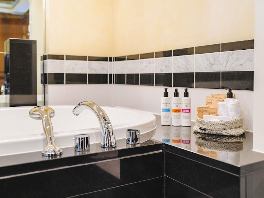 غرفة ديلوكس بسرير كينج، Pullman Berlin Schweizerhof 7/7