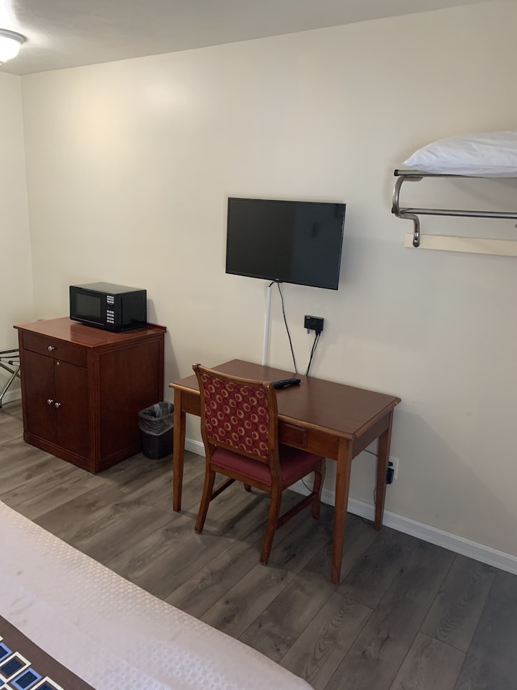Magnuson Hotel Hampton NH 31/35