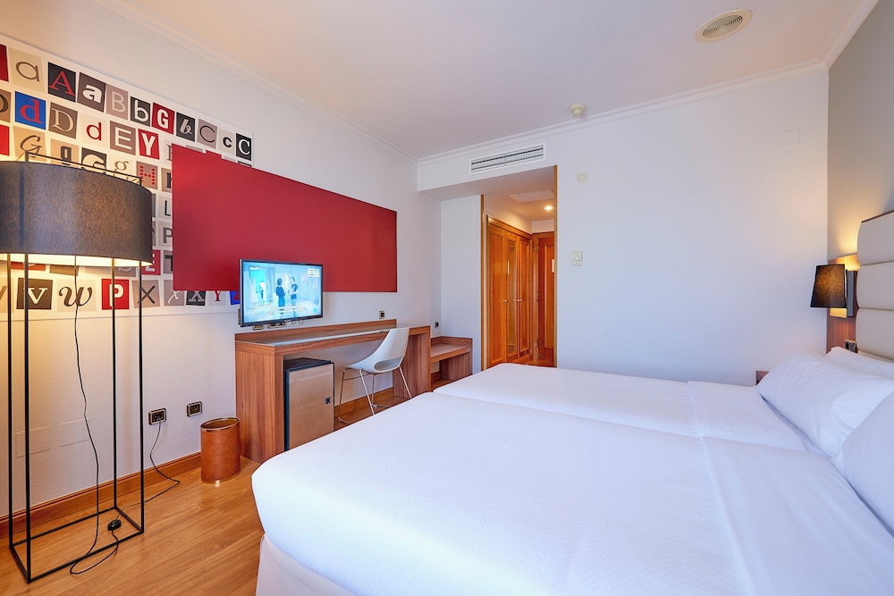 Room, Triple, 1 Double and 1 Single Bed