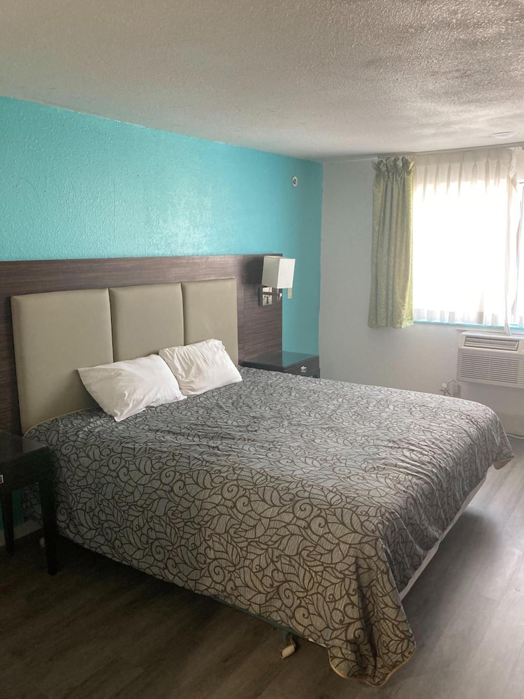 Nampa Inn & Suites 24/46