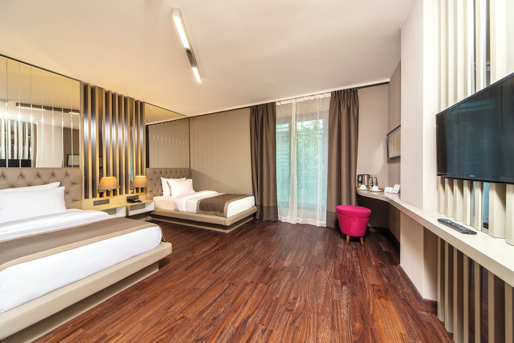 The City Suites 28/61