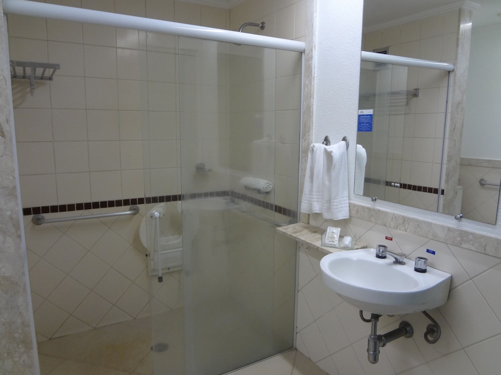 Carlton Plaza Hotel Limeira 48/50