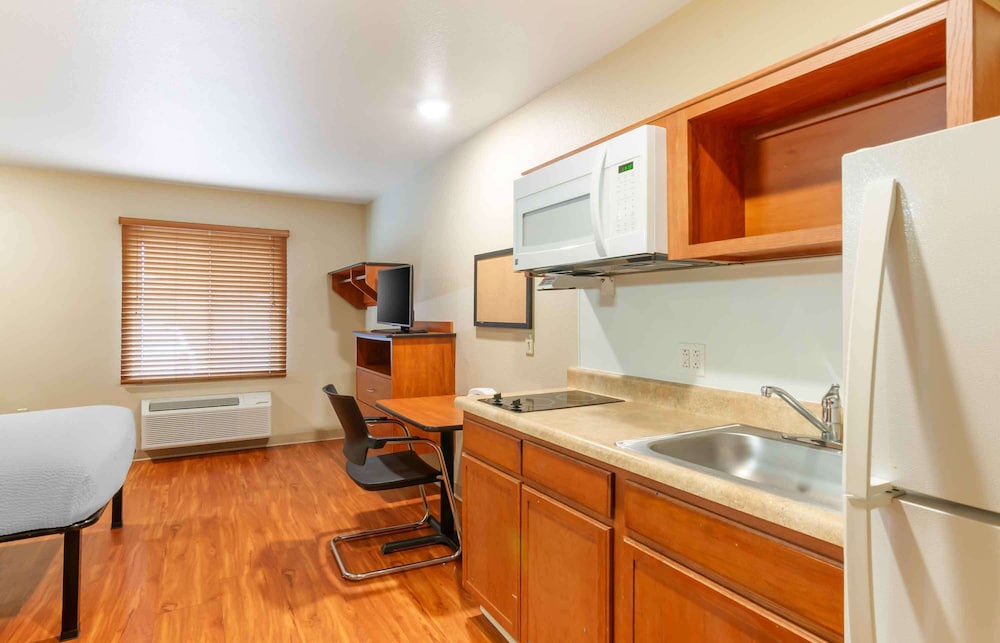 Extended Stay America Select Suites - Kansas City - Stadium 41/43