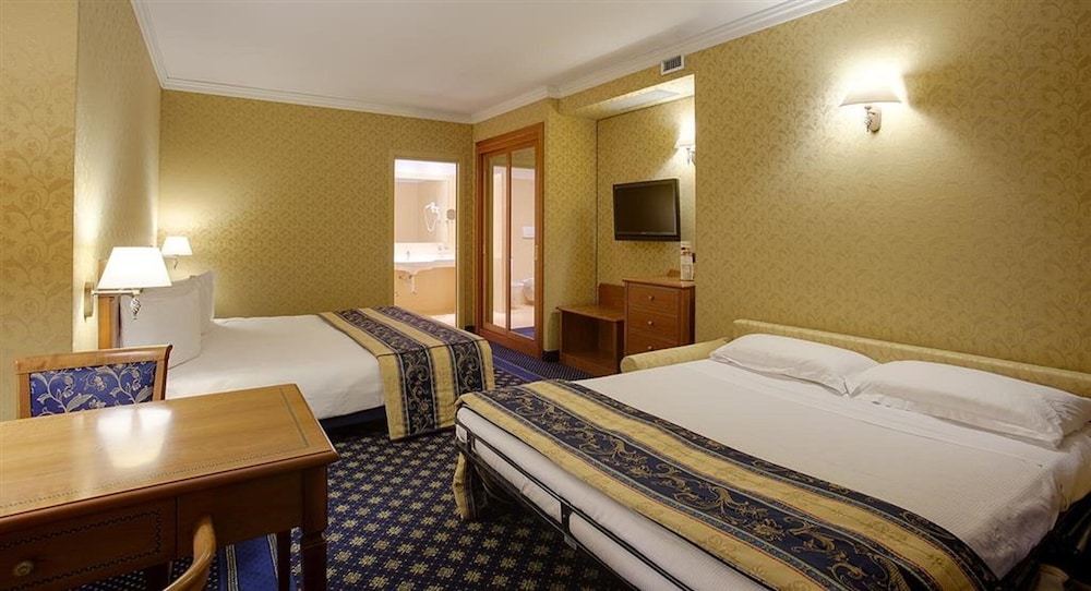 Hotel Ovest 12/34