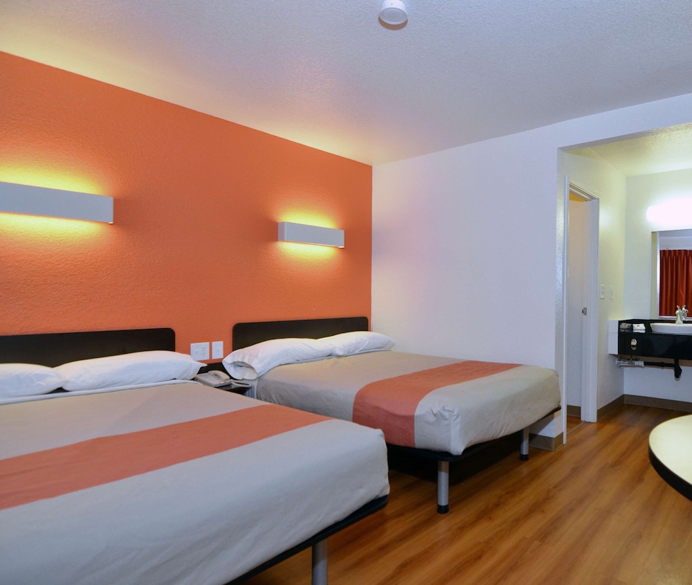 Motel6 Palm Desert, CA - Palm Springs Area 21/37
