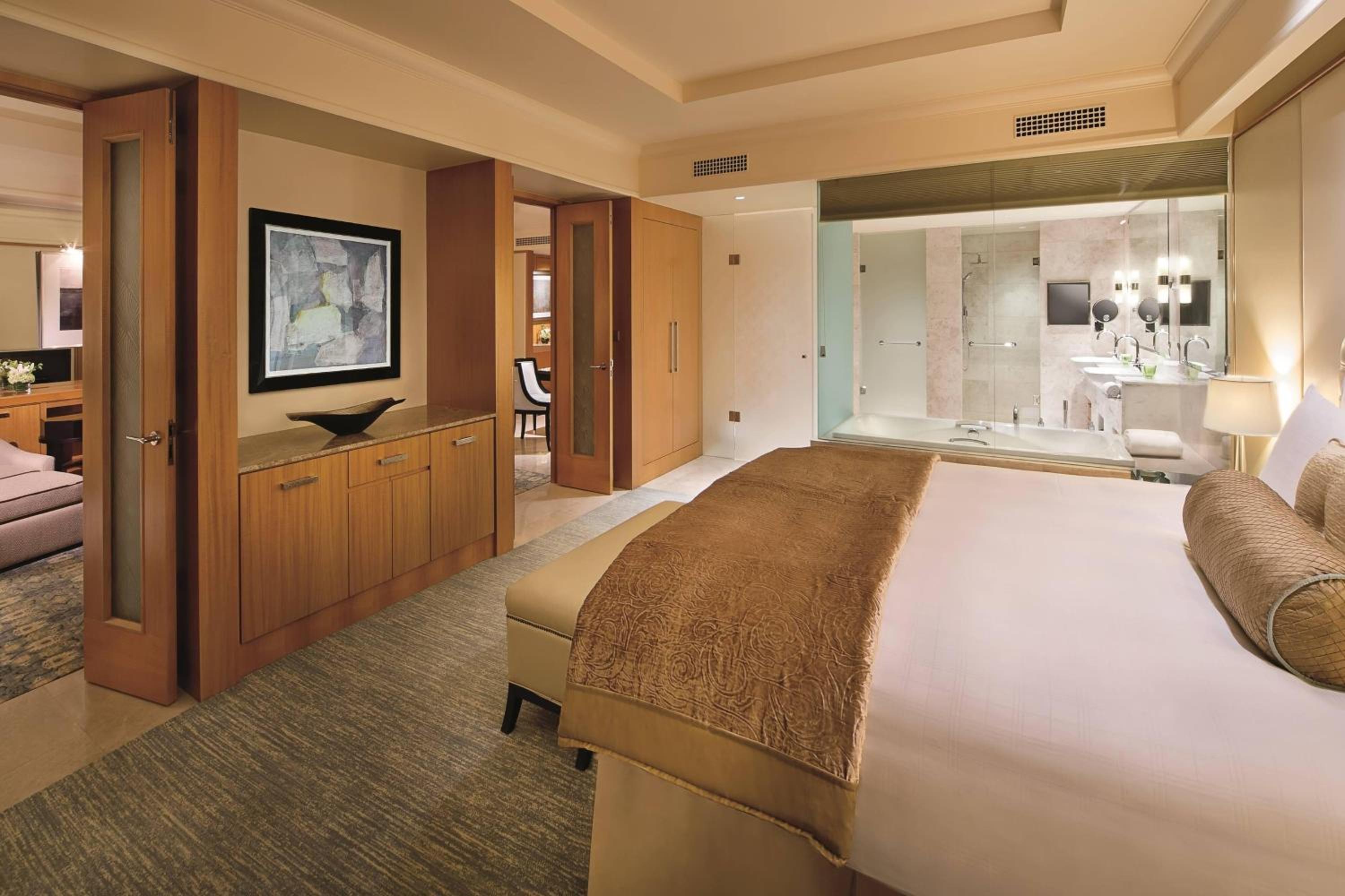 Room at The Ritz Carlton Dubai International Financial Centre, DUBAI