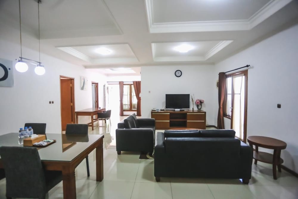 KULDESAK VILLAS BANDUNG 48/74