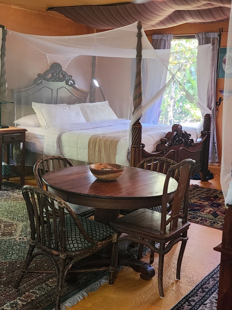 Ma'ukele Lodge 24/50