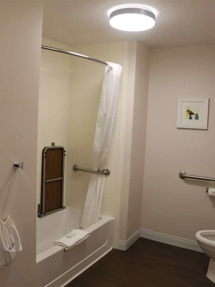 Hampton Inn & Suites Fremont 19/46