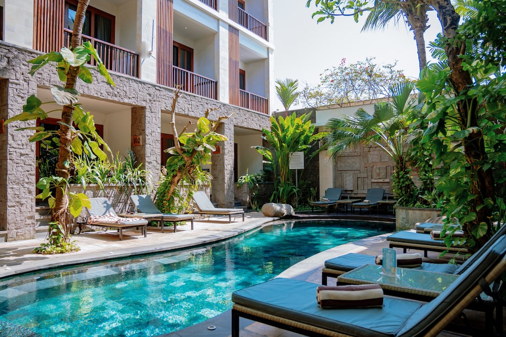 Akana Boutique Hotel 61/63