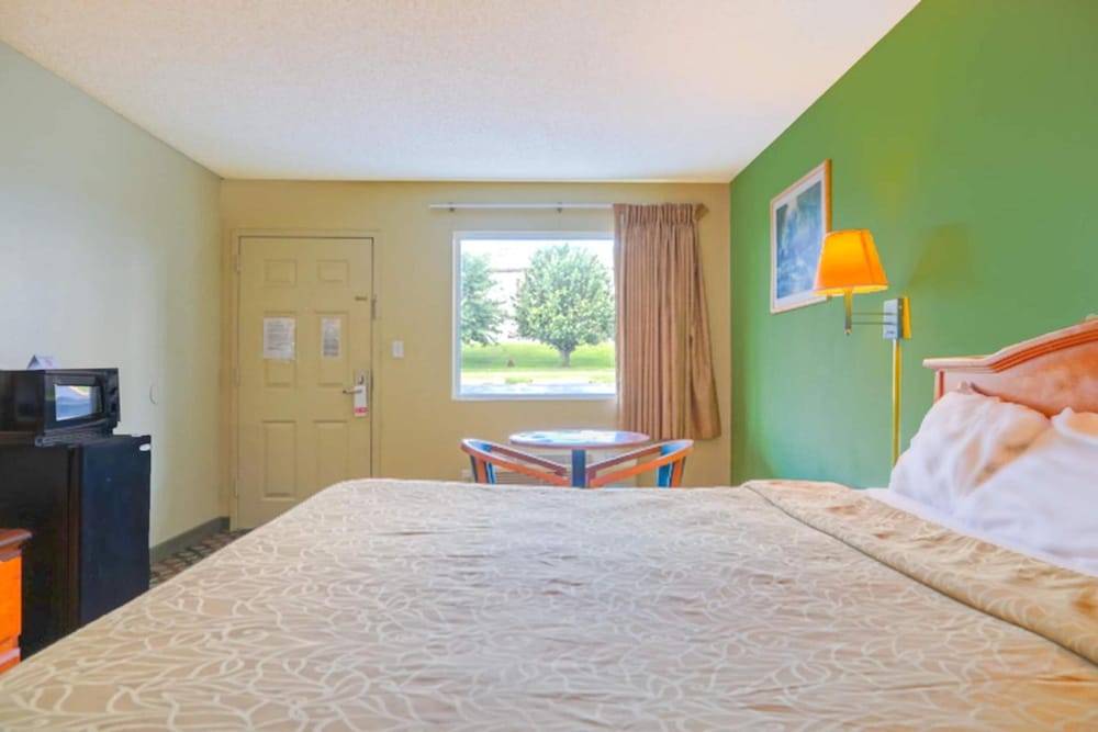 Economy Inn by OYO Ashburn I-75 14/54