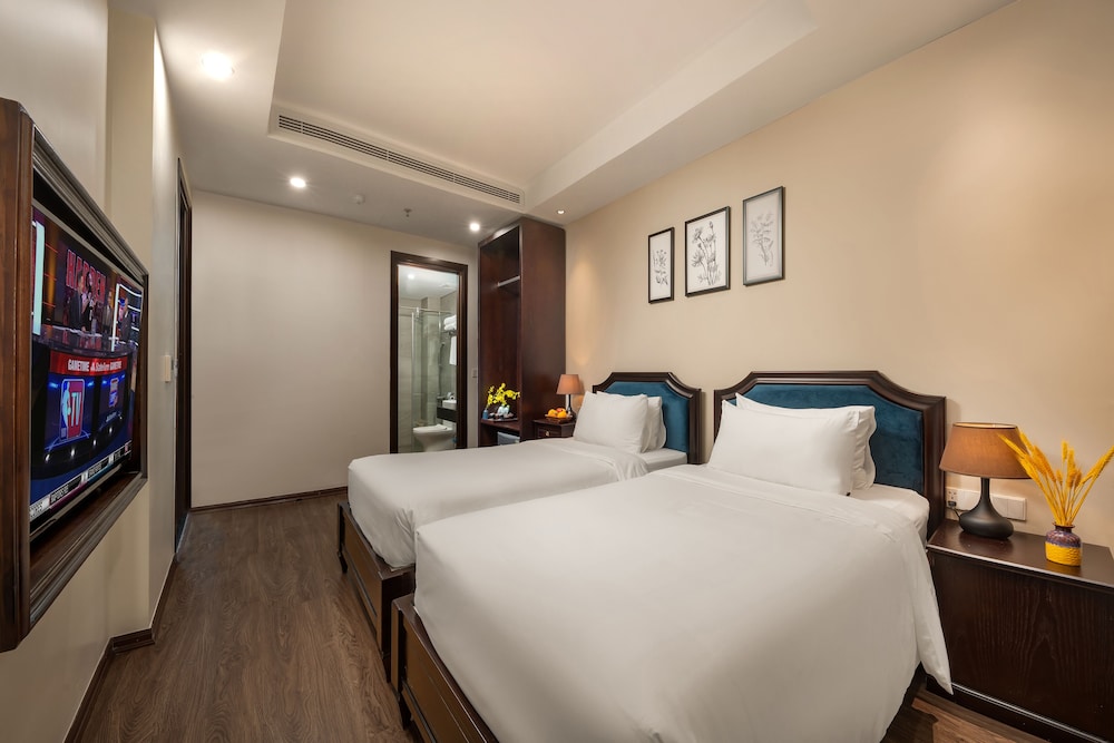 SUPERIOR, DOUBLE OR TWIN BED, NO WINDOW