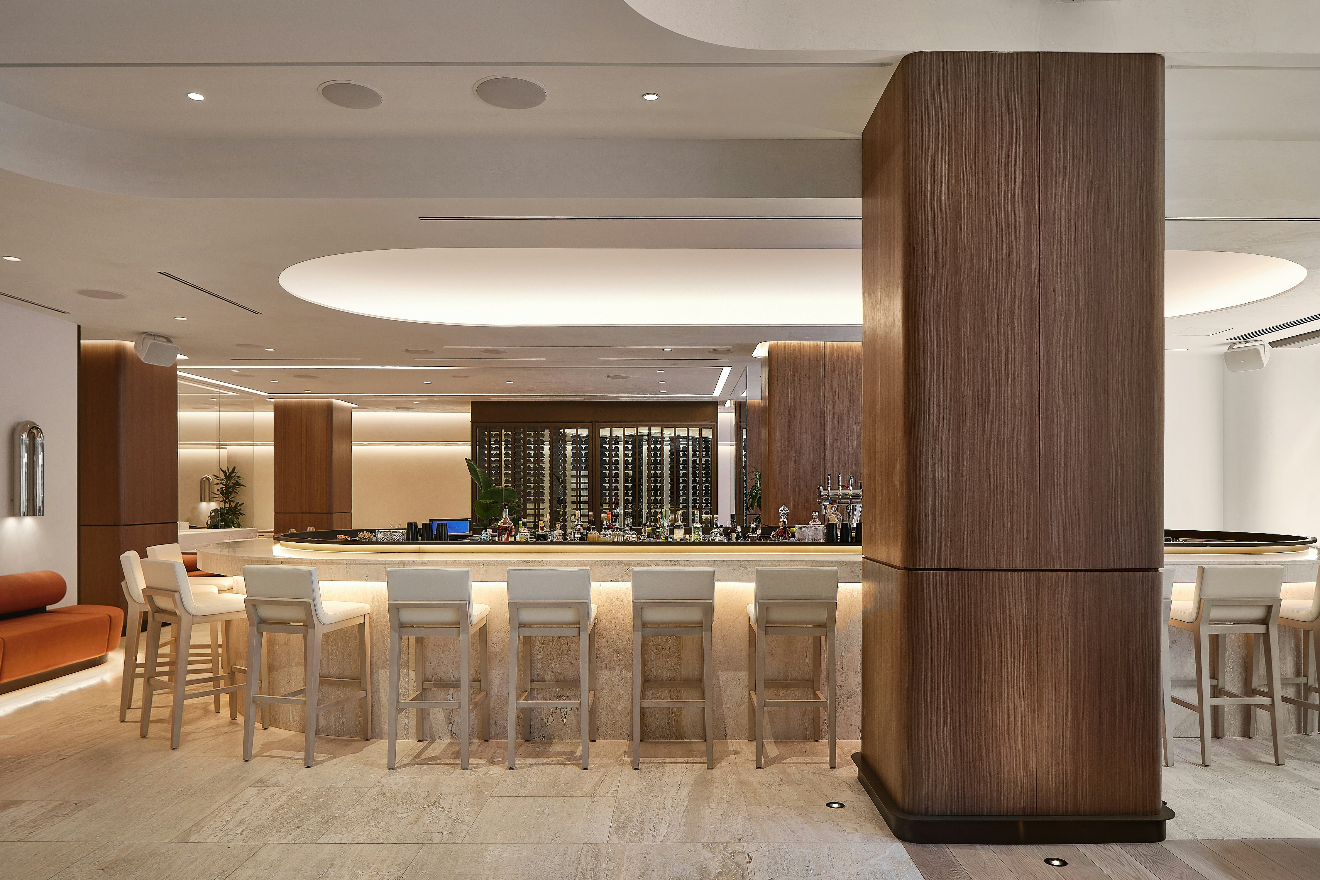 Vogue Hotel Montreal Downtown, Curio Collection by Hilton 35/50