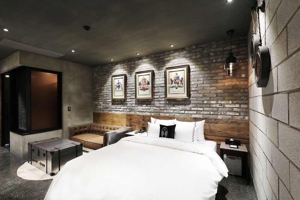 Mari Hotel 12/50