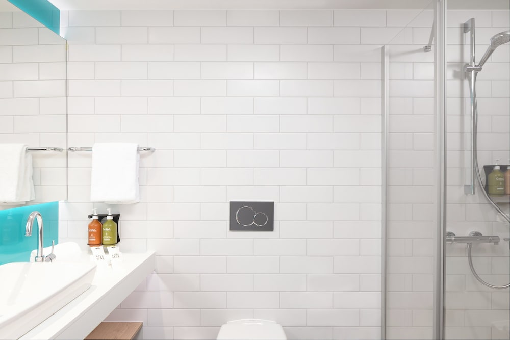 Holiday Inn Express and Suites Sion By IHG 50/50