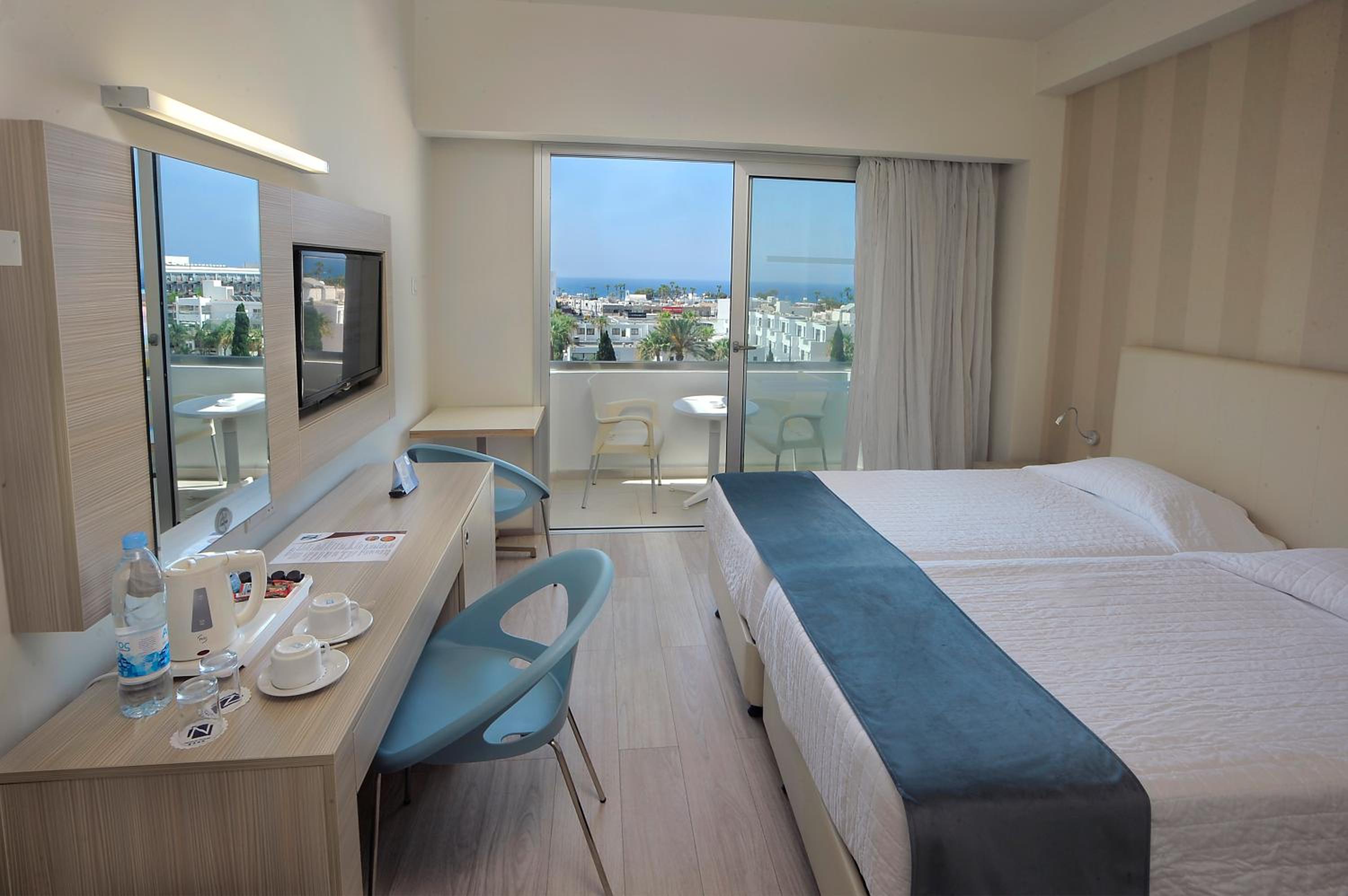 Superior, Double or Twin Bed, Inland View