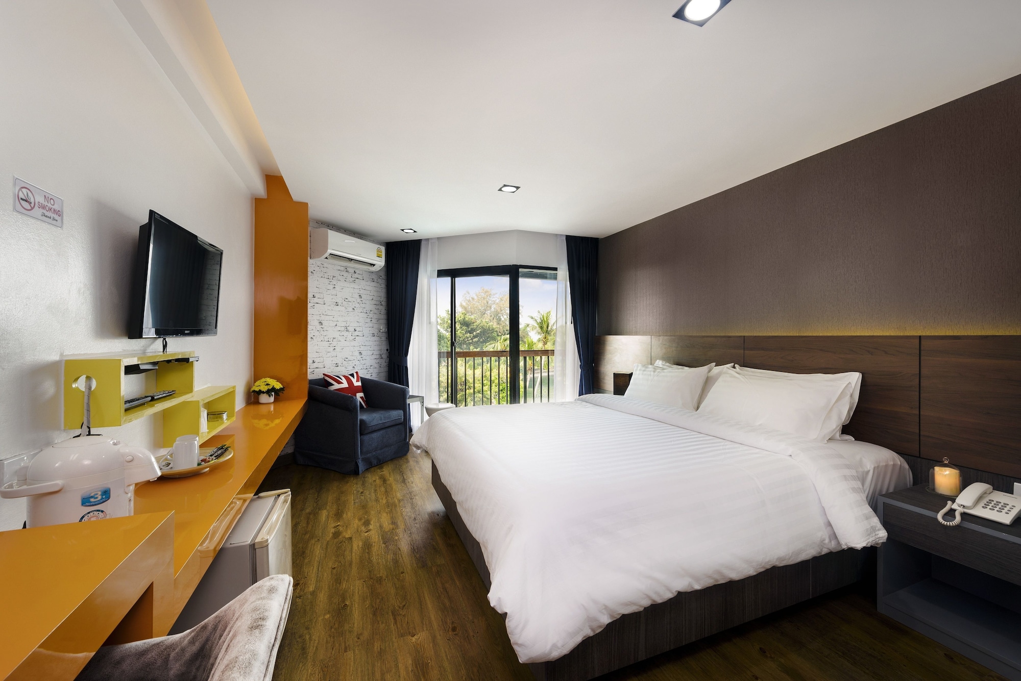 غرفة سوبيريور بسرير مزدوج، The Loft Seaside Sriracha Hotel 2/9