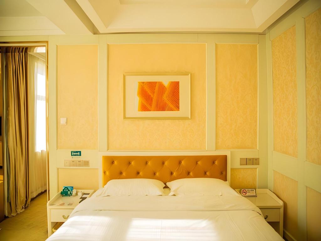 Senior, Suite, King Bed