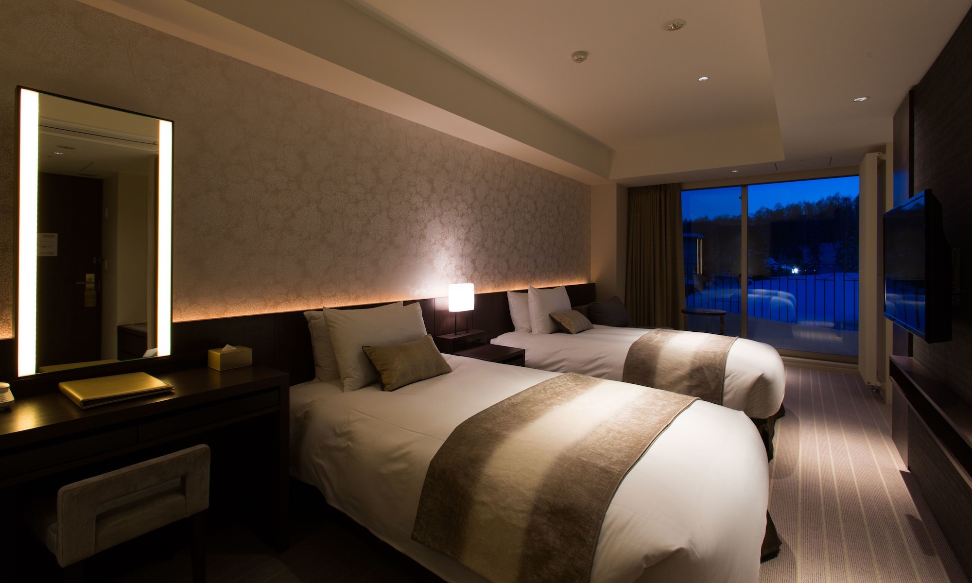 Deluxe, Twin Beds, Village View