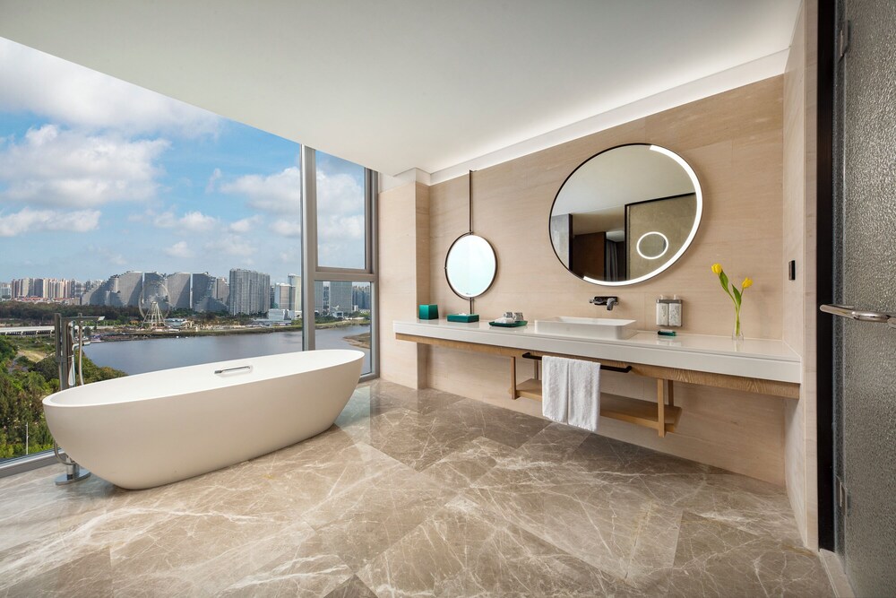 غرفة بريميوم بسرير فردي، HUALUXE Resort Beihai Silver Beach by IHG 2/2