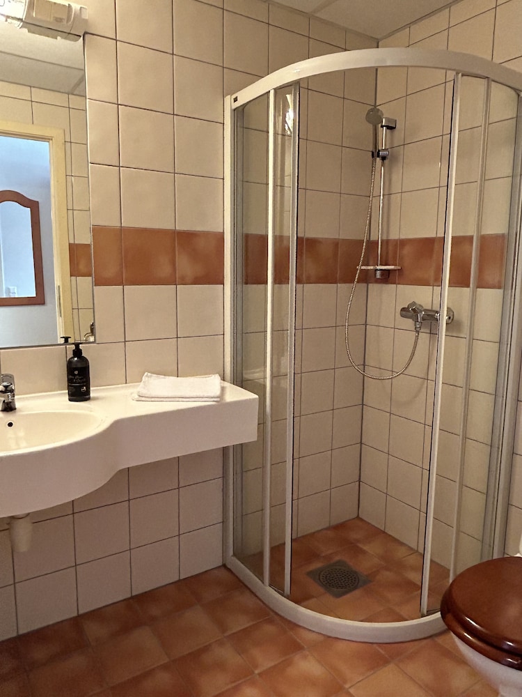 Marina Hotel Sortland 49/50
