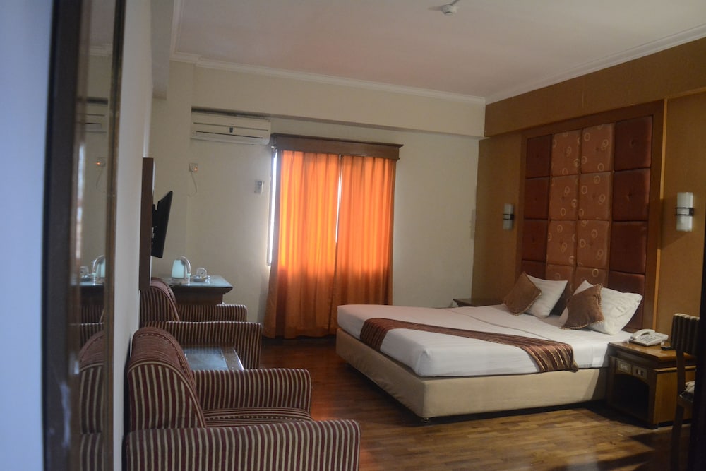 Mega Hotel Proklamasi 6/15