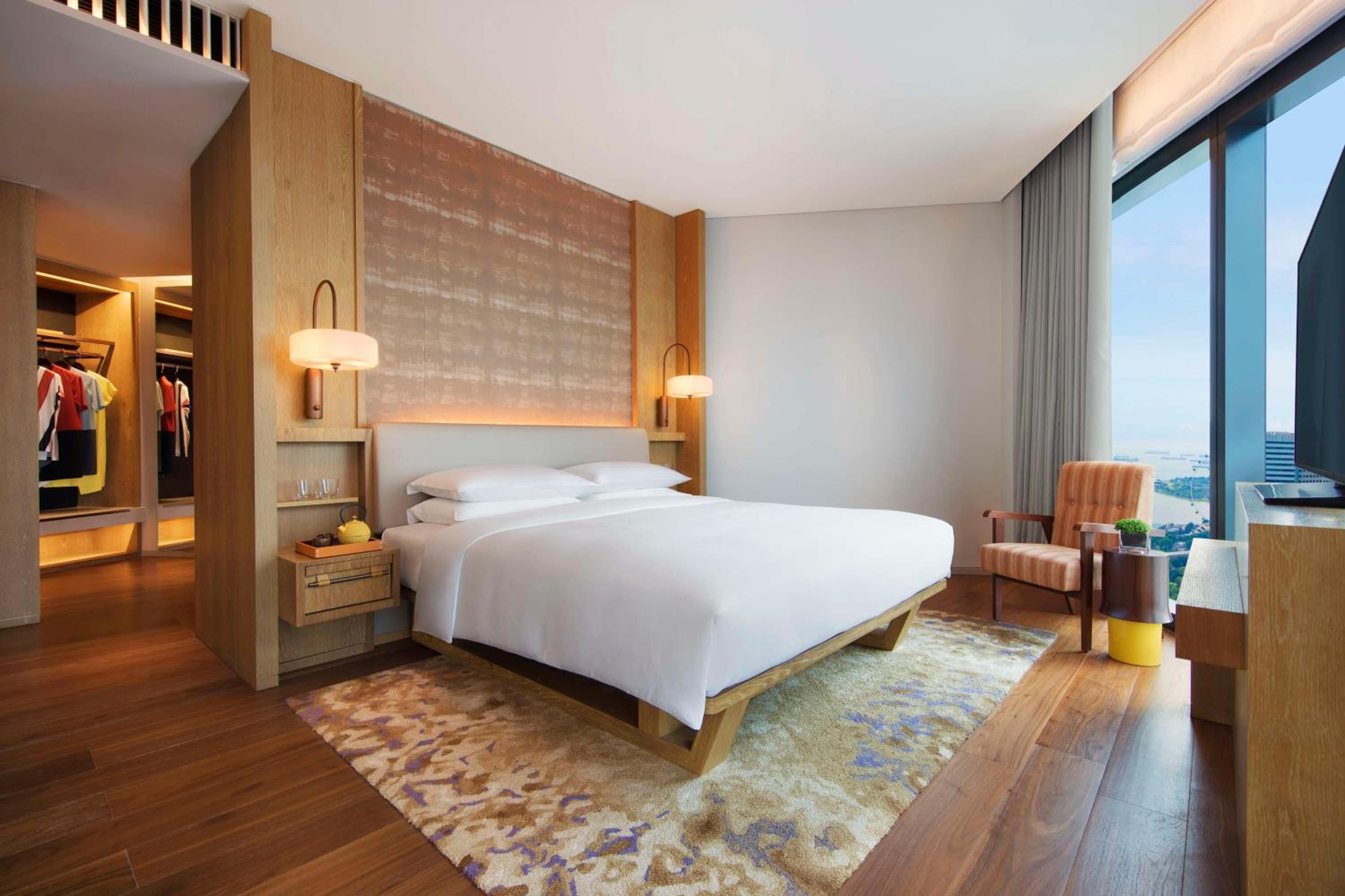 Andaz, Suite, King Bed, Bath and Shower, Large