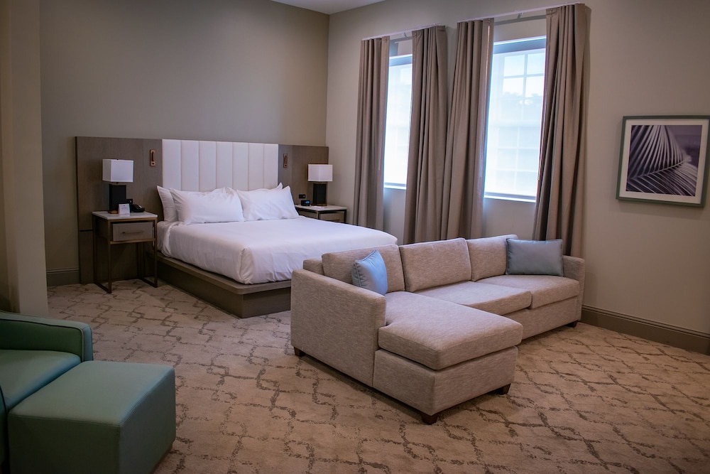 Centennial Plaza Resort Gulfport 11/50