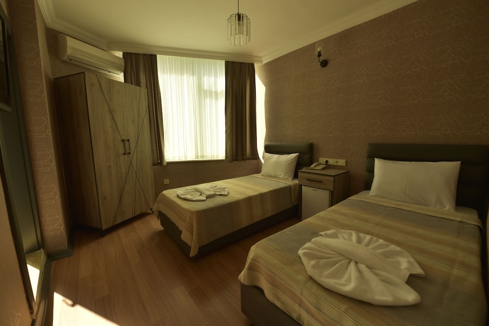 THE LUXX BOUTIQUE HOTEL 33/53