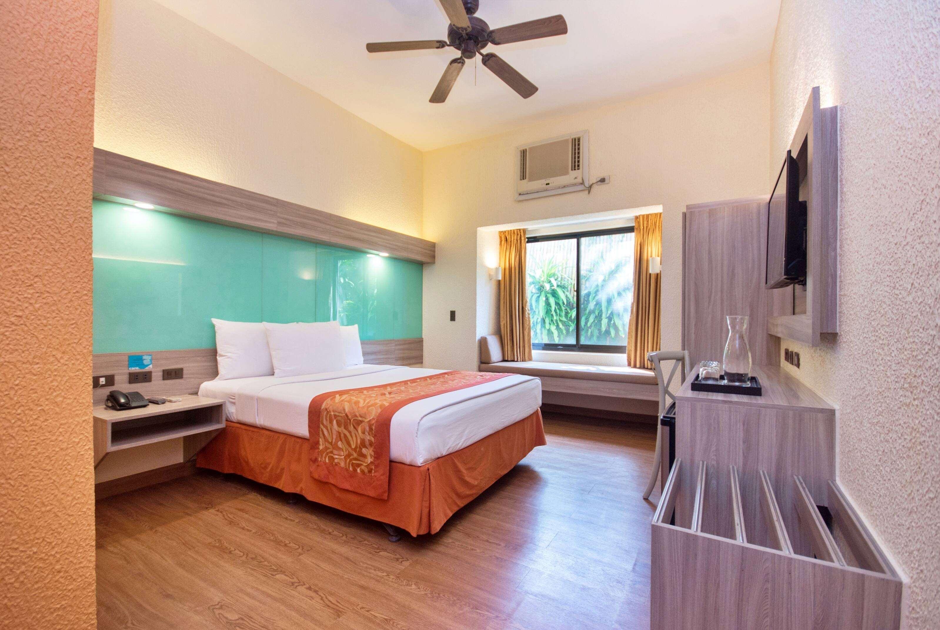 غرفة بسرير مزدوج لذوي الإعاقة، Microtel by Wyndham Boracay 2/2