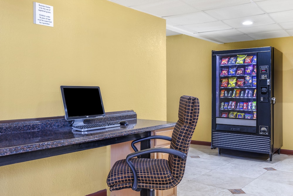 Rose City Inn And Suites 24/27