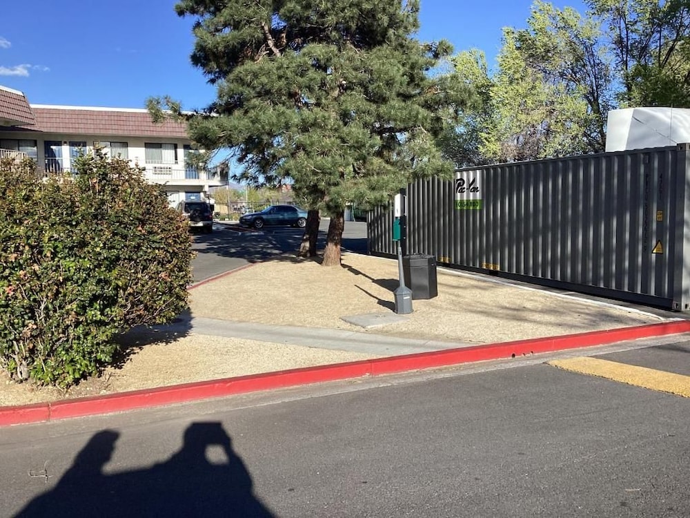 Motel6 Reno, NV - Livestock 34/42