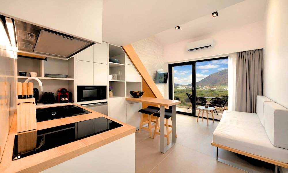 Aelia Suites 26/63