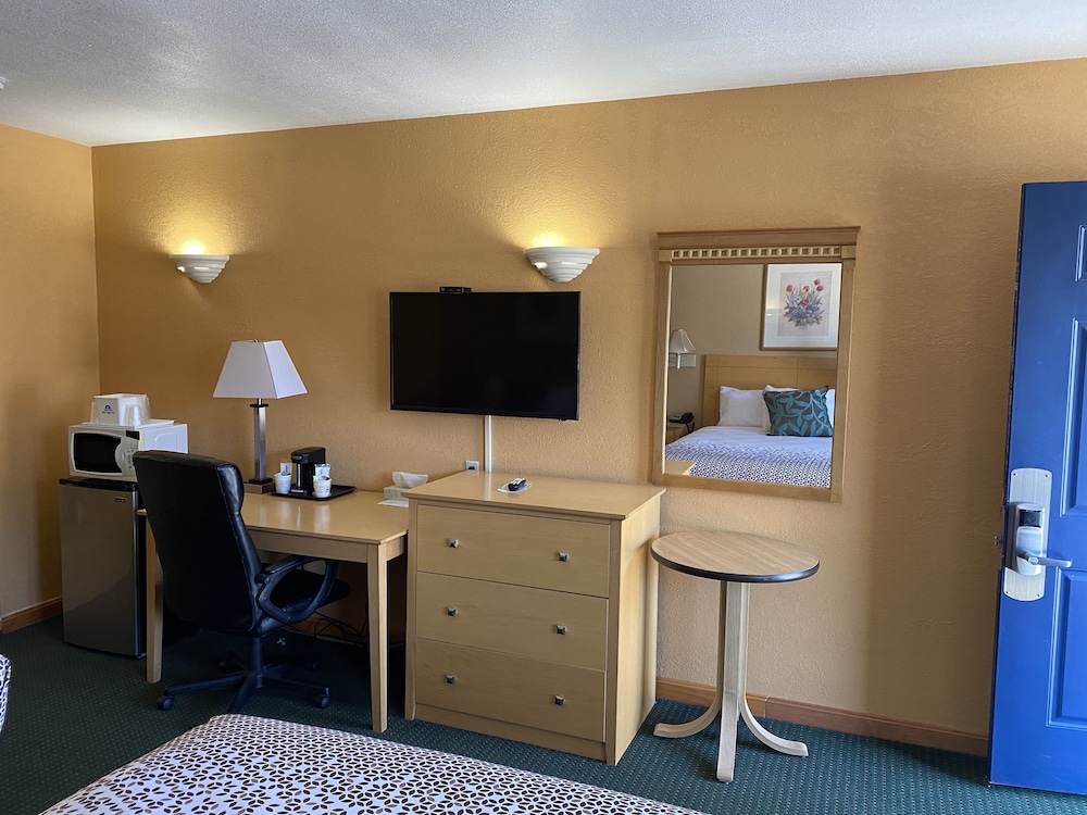 QUIET CORNER INN 32/53