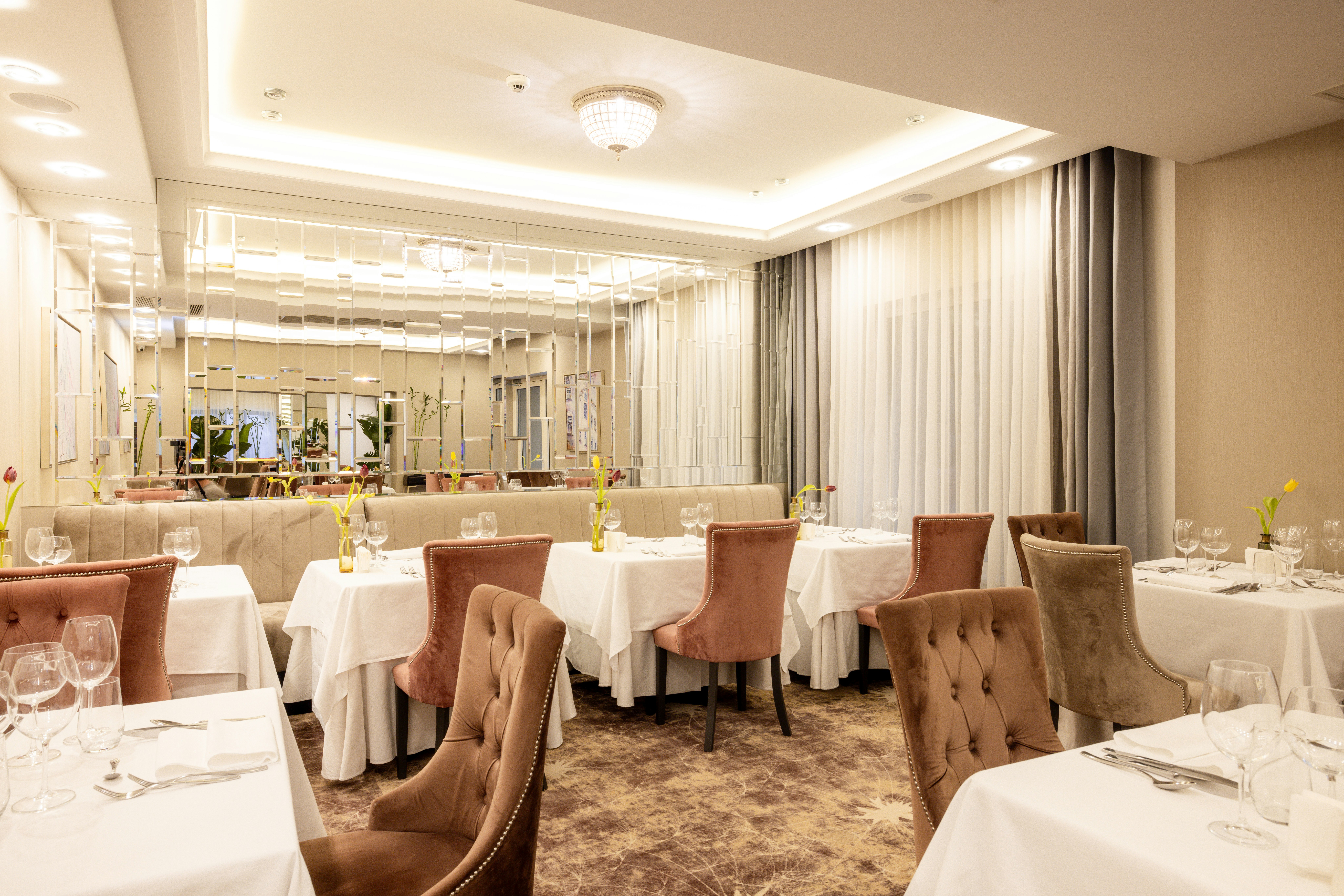 Tresor Le Palais Timisoara, Curio Collection by Hilton 47/61