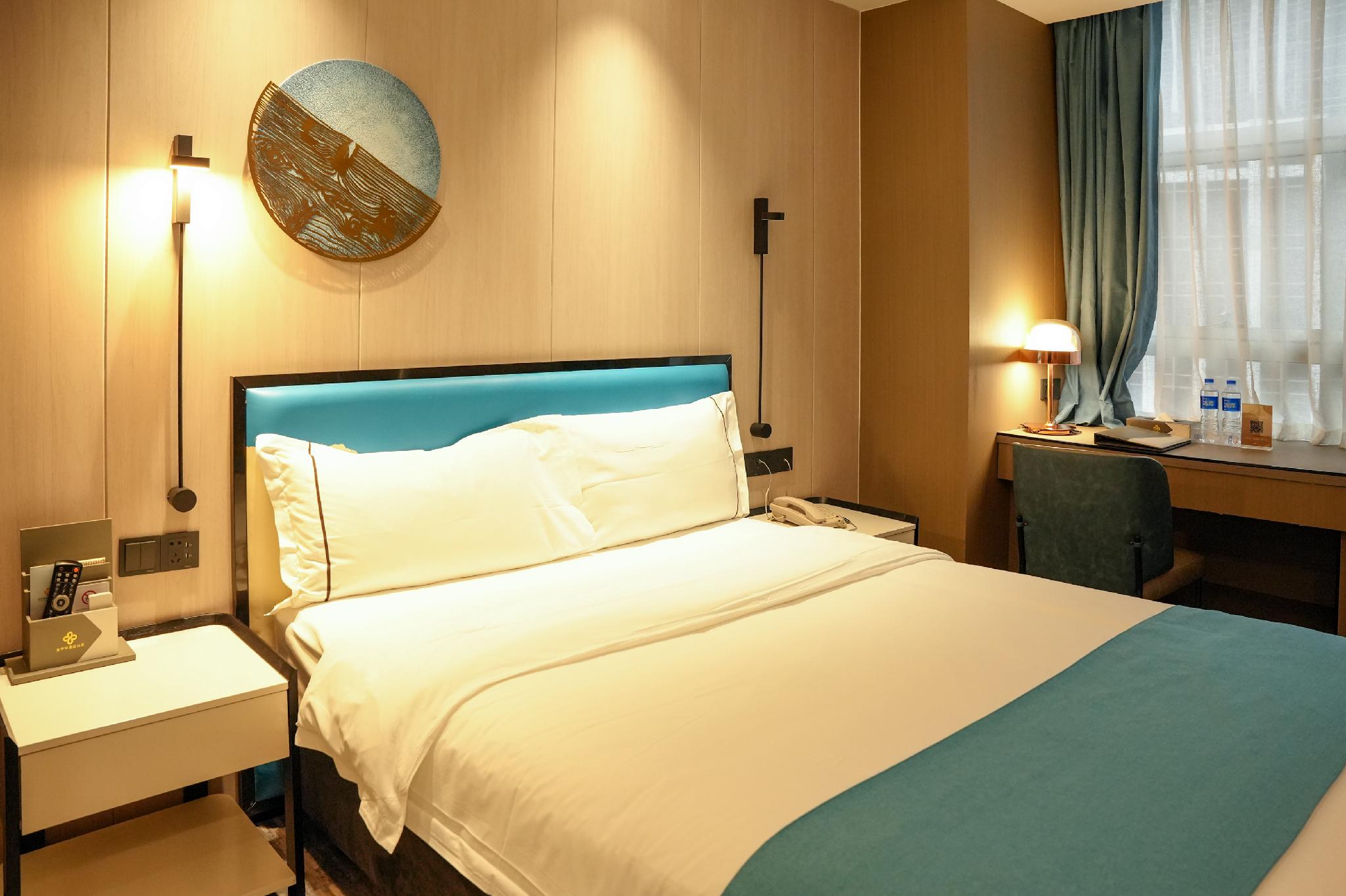 غرفة سوبيريور بسرير كينج وسرير كوين، Golden Central Hotel 2/2