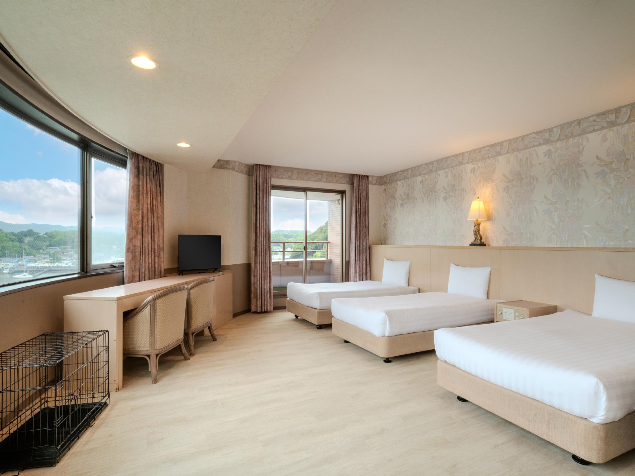 PANORAMA, TRIPLE, LAKE VIEW, CORNER