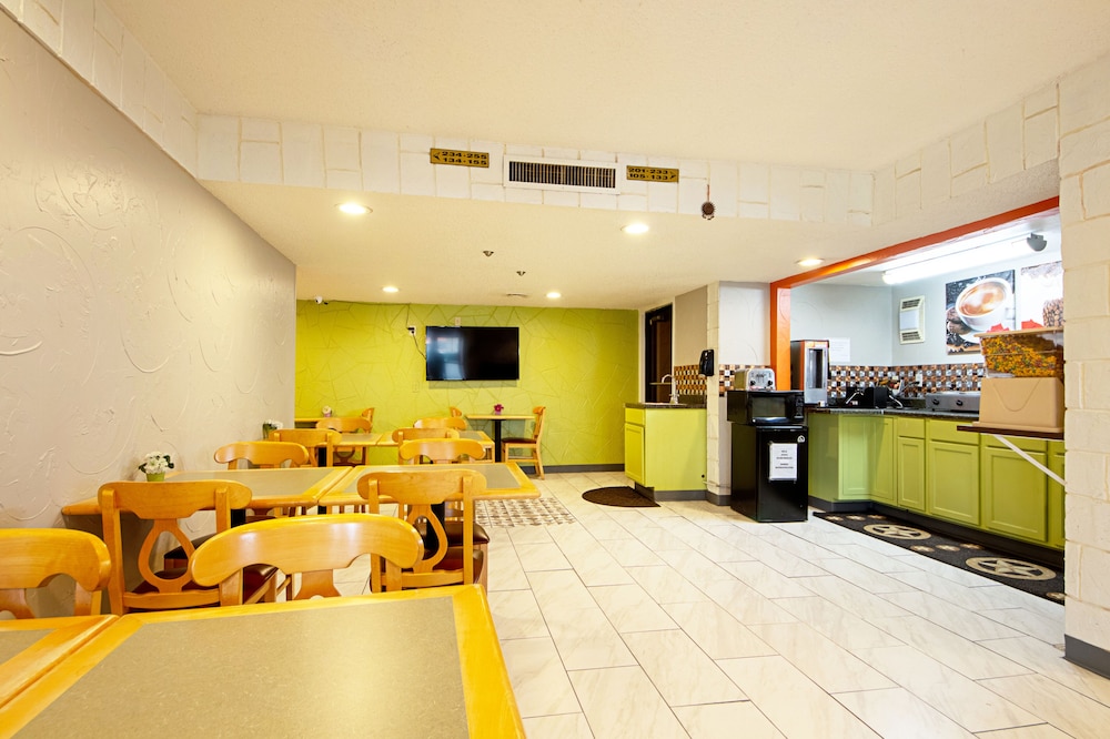 Economy Inn Suites 24/44
