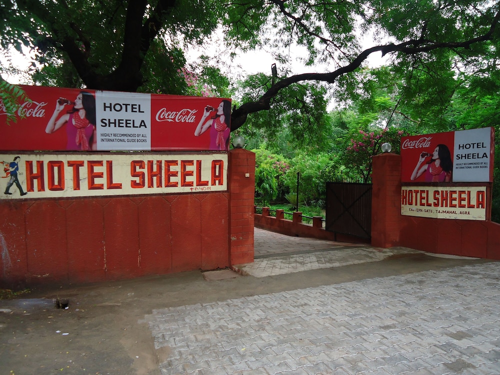 Hotel Sheela 49/53