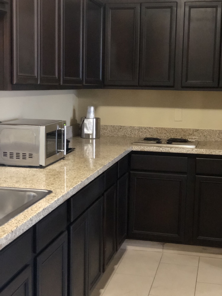 Best Western Plus Hill Country Suites 26/35
